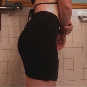 Adorable black bodycon skirt from Shein